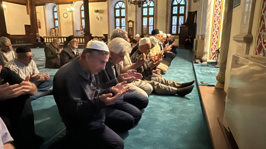 Şehitler ve Filistinliler için sabah namazında tüm camilerde dua edildi - Resim: 20